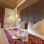 Alpenherz Garni Hotel 4*