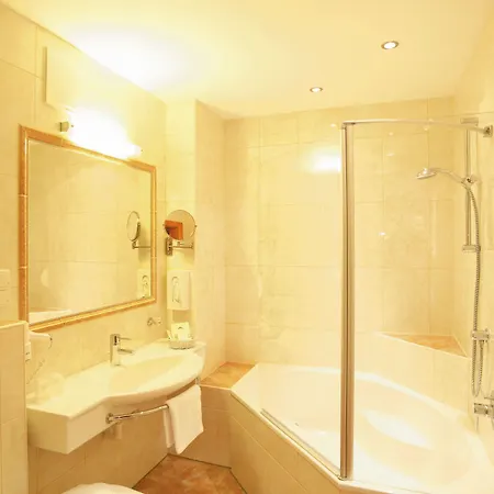 Hotel Alpenherz Garni 4*