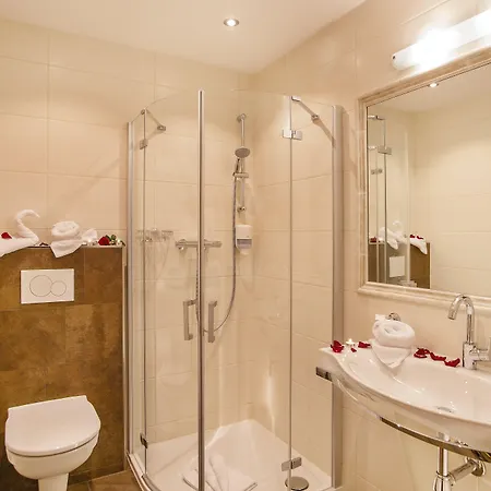 Hotel Alpenherz Garni 4*