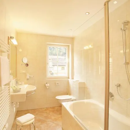 Hotel Alpenherz Garni 4*