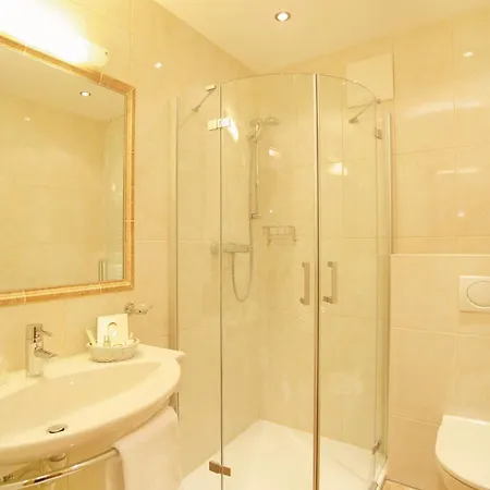 Alpenherz Garni Hotel 4*